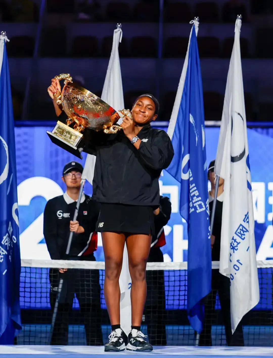 球的观众而 球的观众而