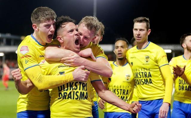 紧随其后成 紧随其后成