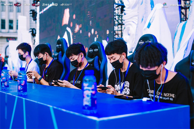 围绕版本强 围绕版本强